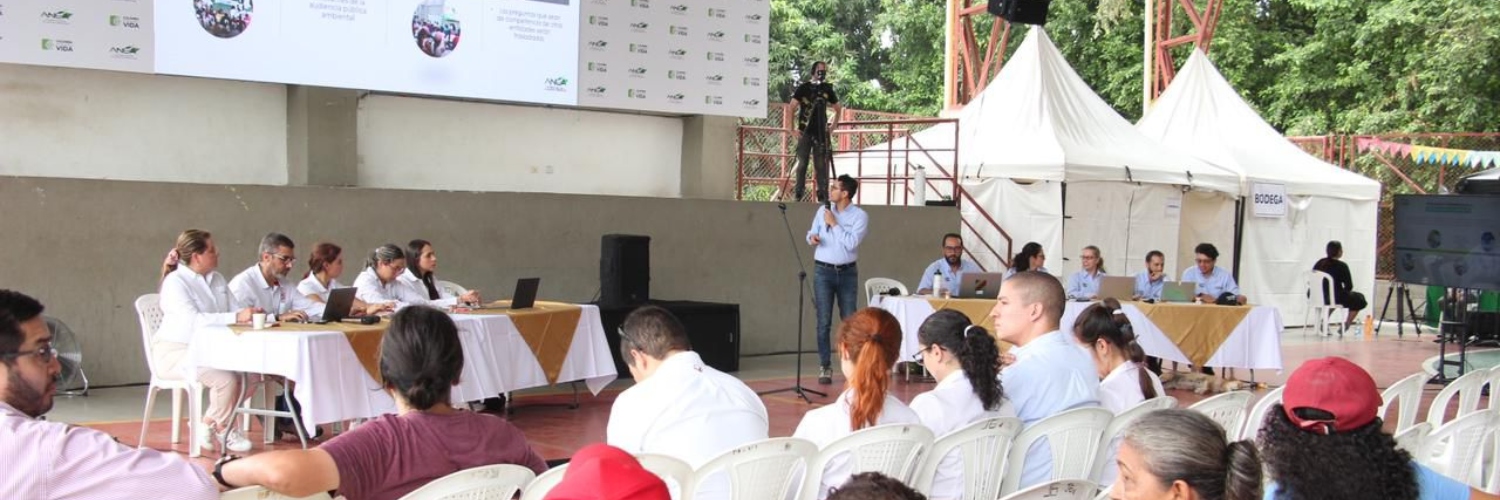 Imagen de la reunión informativa inicial con las comunidades de Saldaña