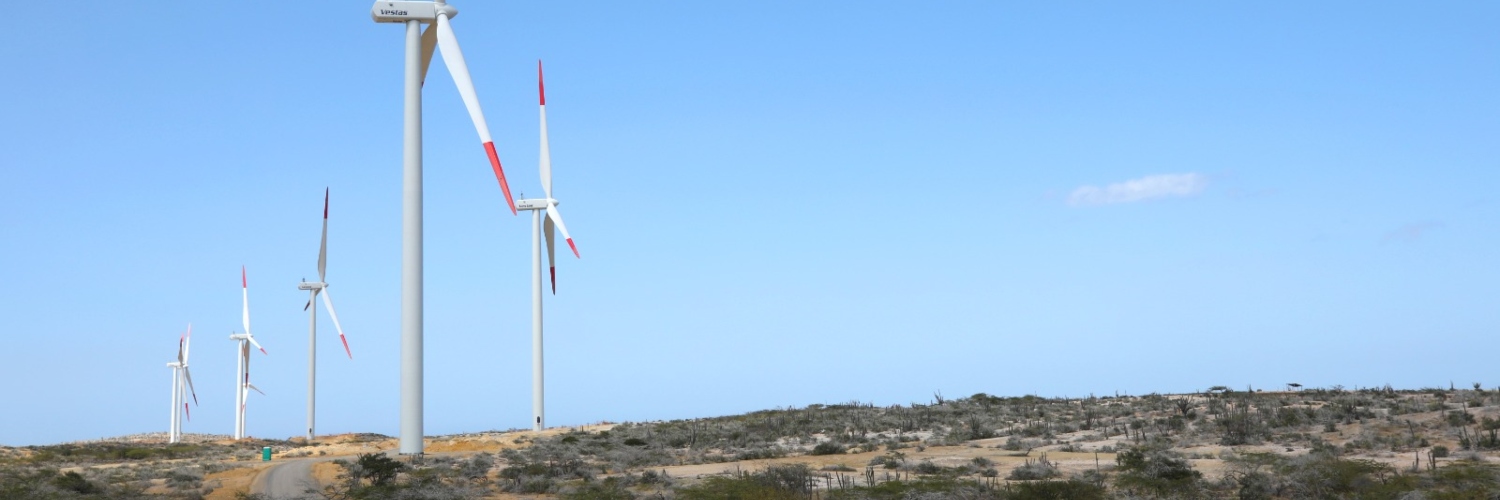 Imagen de turbinas eólicas de la Guajira