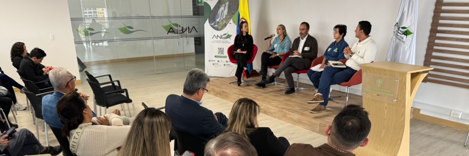 Banner auditorio donde se presento la estrategia REP+