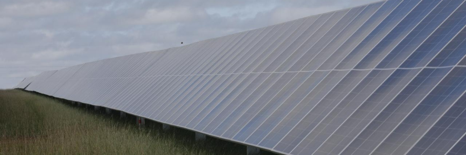 Imagen de referencia de paneles solares
