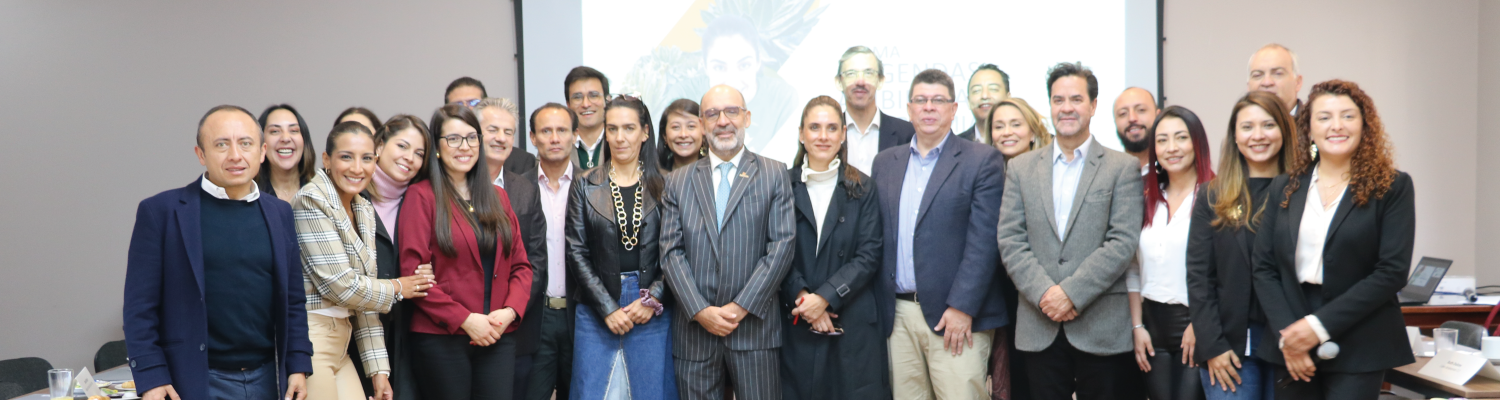 El director de La ANLA y su equipo de trabajo para la firma de la agenda ambiental 2023-2026
